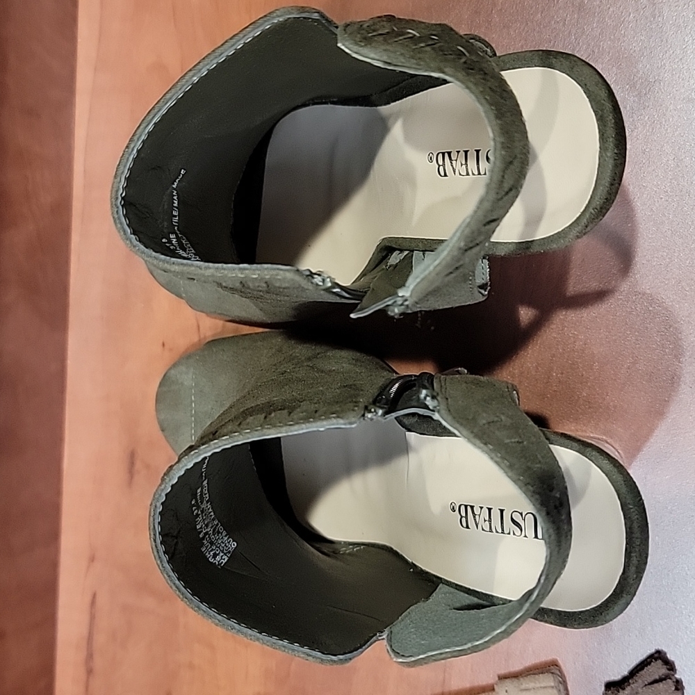 Torrie Olive Booties - Picture 3 of 7